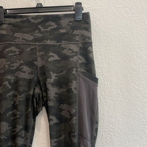 Fabletics on the Go Powerhold High Waisted Mesh Legging in Charcoal Camo Medium - Picture 3 of 9